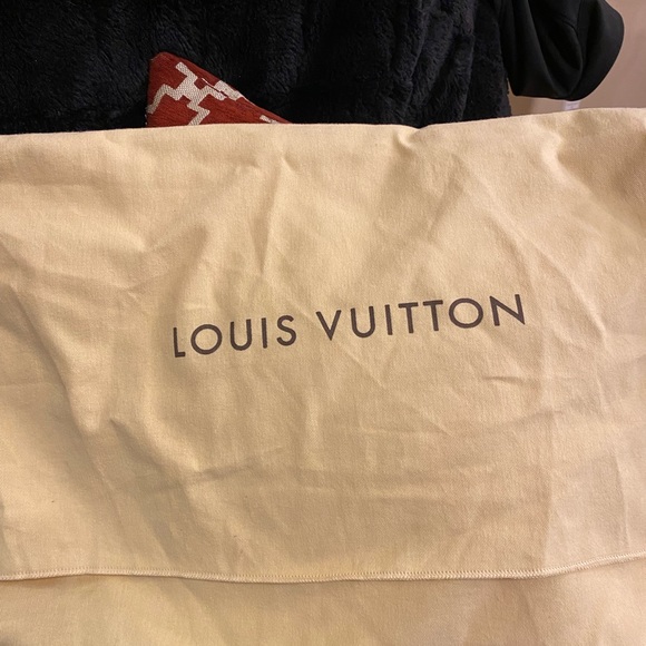 💋Authentic Louis Vuitton Tivoli GM💋 - Picture 10 of 12